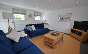 Murrays Neuk- Stylish Coastal Apartment